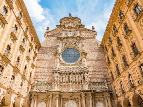 Barcelona and Montserrat Small Group Tour with Hotel or Cruise Pick-Up