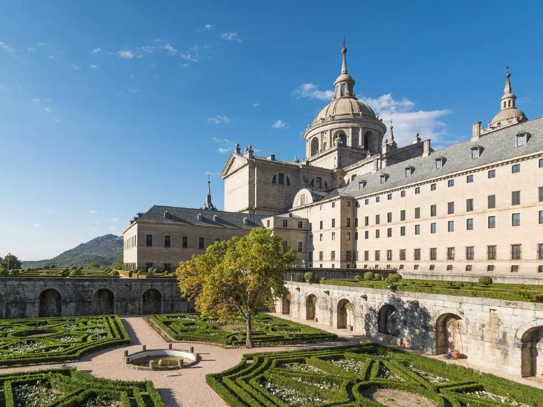 El Escorial and Valley of the Fallen Private Tour from Madrid