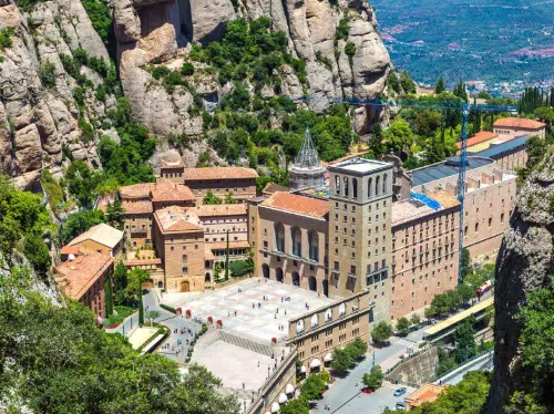 Montserrat Monastery and the Best of Gaudi Full-Day Combo Tour from Barcelona