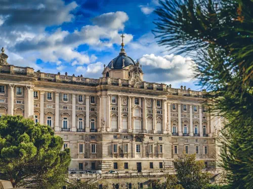 Madrid Private Half Day City Tour with Fast Track Access to Royal Palace & Lunch