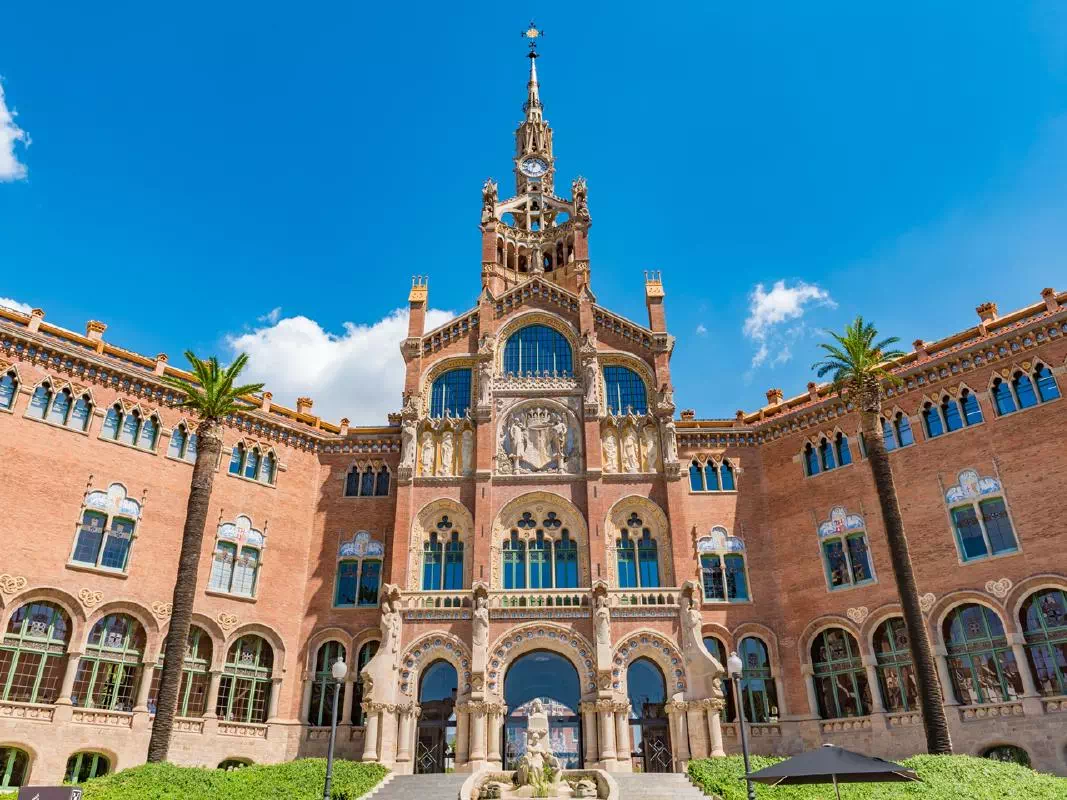 7-Day Barcelona Pass Modernista with Skip-the-Line Access to Top Monuments