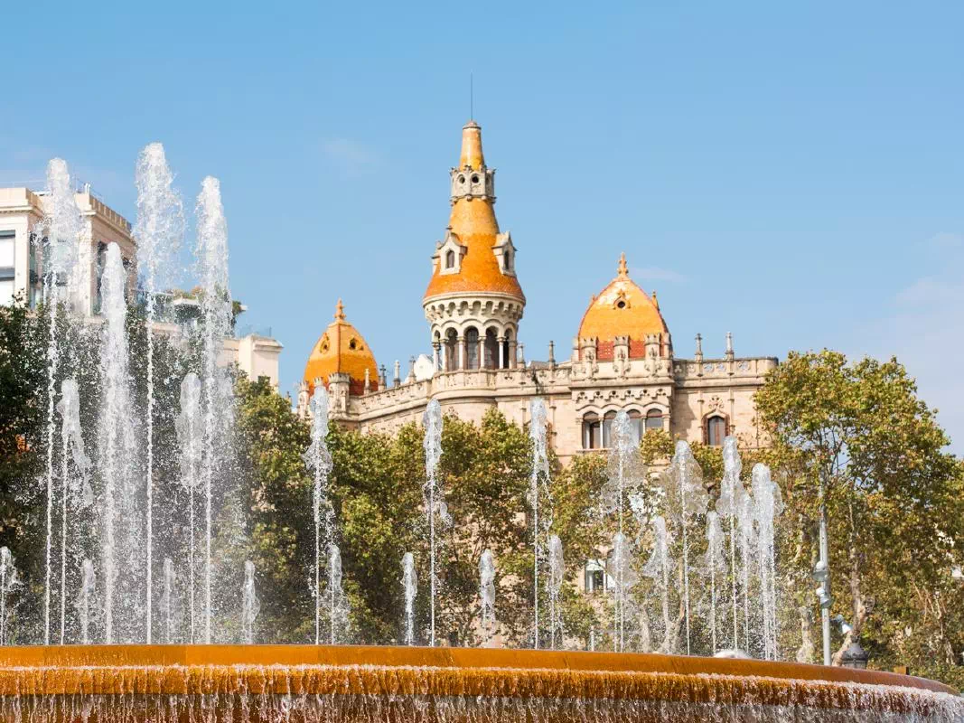 7-Day Barcelona Pass Modernista with Skip-the-Line Access to Top Monuments