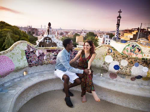 Barcelona Sightseeing Photo Shoot Tour with a Professional Photographer