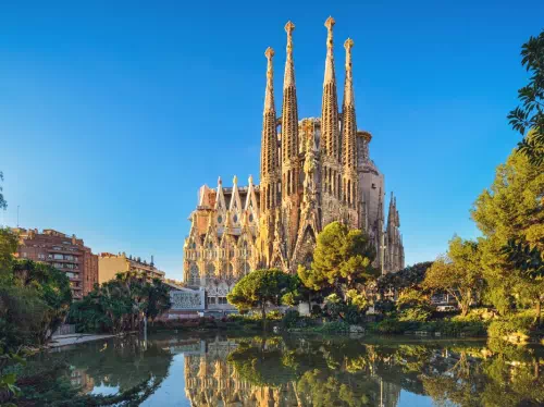 Barcelona Sightseeing Photo Shoot Tour with a Professional Photographer