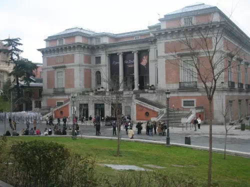 Prado, Thyssen-Bornemisza and Reina Sofia Museum Guided Tour with Drink and Tapa