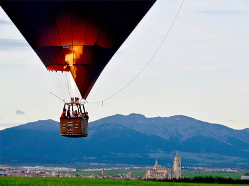 Hot Air Balloon Ride Over Segovia with Spanish Brunch