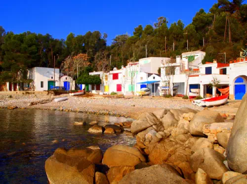 Small Group Costa Brava Coastal Hike and Medieval Girona Day Tour from Barcelona