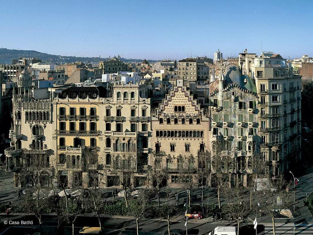 Barcelona Private Gaudi Tour with Skip the Line Sagrada Familia and Park Guell