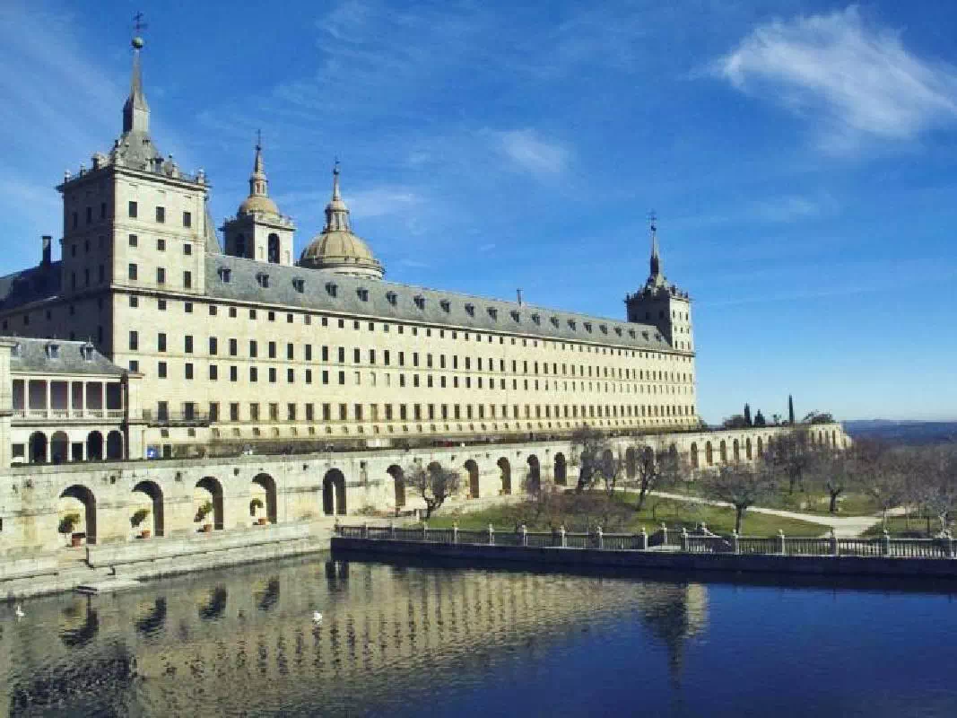El Escorial and the Valley of the Fallen with Aranjuez Royal Palace Visit
