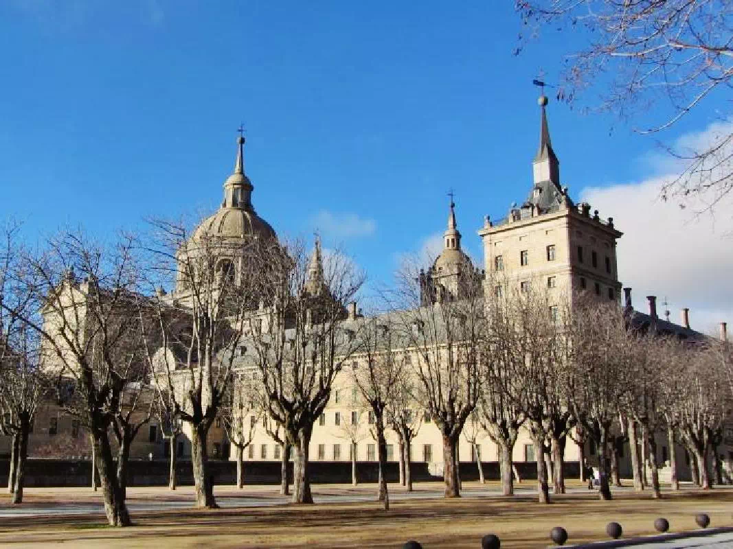 El Escorial and the Valley of the Fallen with Aranjuez Royal Palace Visit