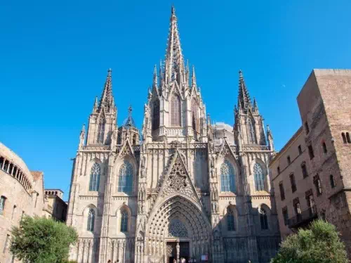 Barcelona Half Day Tour with Montjuic Cable Car and Poble Espanyol