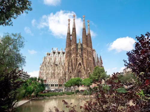 Barcelona 2-Day Tour with Montserrat Transfer, Park Guell & Sagrada Familia Tour