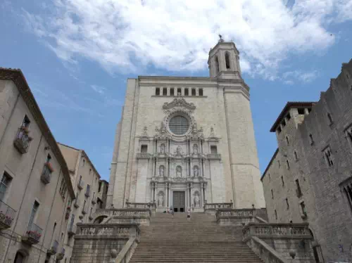 Girona Morning Highlights and Gaudi Afternoon Walking Tour with Park Guell Entry