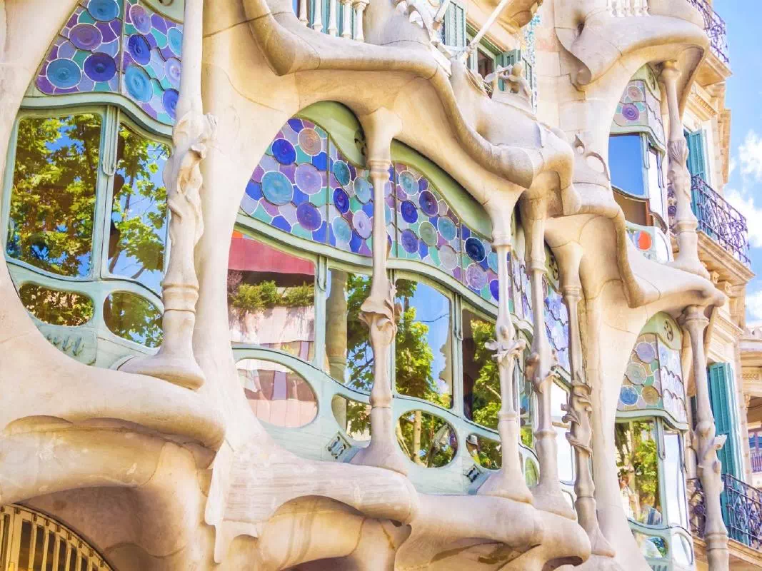 Gaudi Tour with Park Guell and Casa Batllo Skip-the-Line Tickets