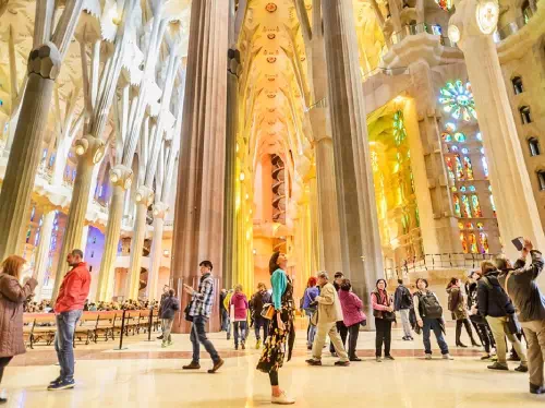Barcelona Private Tour with VIP Entry to Sagrada Familia, Park Guell, Montserrat