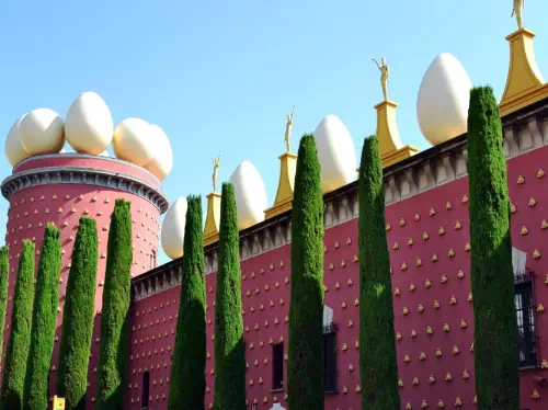 Dali Museum in Figueres and Girona Full Day Tour from Barcelona