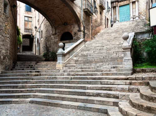 Girona Guided Walking Tour from Barcelona