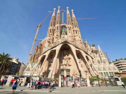 The Best of Gaudi in Barcelona Guided Half Day Tour with Park Guell Entry