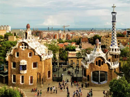 Park Guell Guided Tour with Skip the Line Ticket from Downtown Barcelona