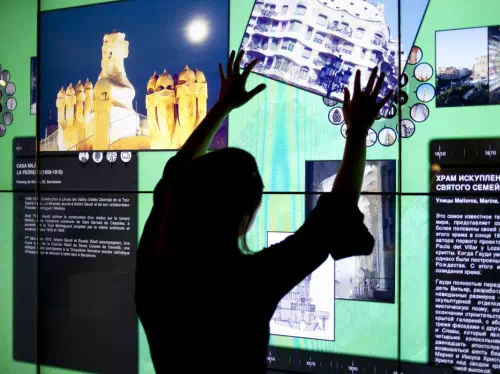 4D Gaudi Experience and Interactive Exhibition Access With Park Guell Tickets