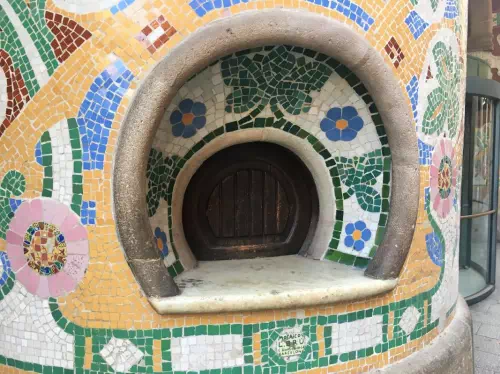 Barcelona Gaudi Walking Tour and Mosaic Workshop