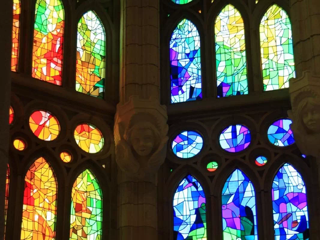 Barcelona Highlights Sightseeing Tour with Sagrada Familia and Poble Espanyol
