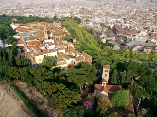 Barcelona Highlights Sightseeing Tour with Sagrada Familia and Poble Espanyol