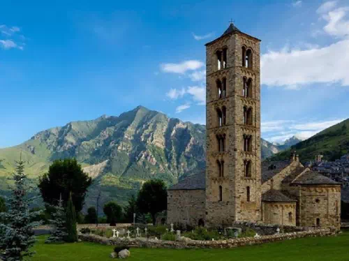 Architecture & National Parks in the Pyrenees 2 Day Private Tour from Barcelona