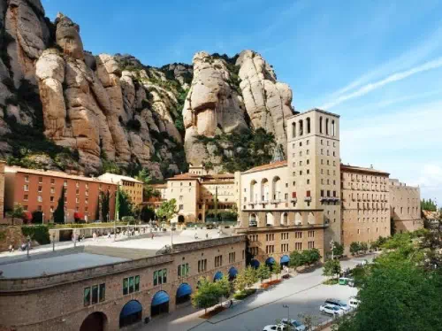 Barcelona Morning Tour with Montserrat Afternoon and Cogwheel Train Ride