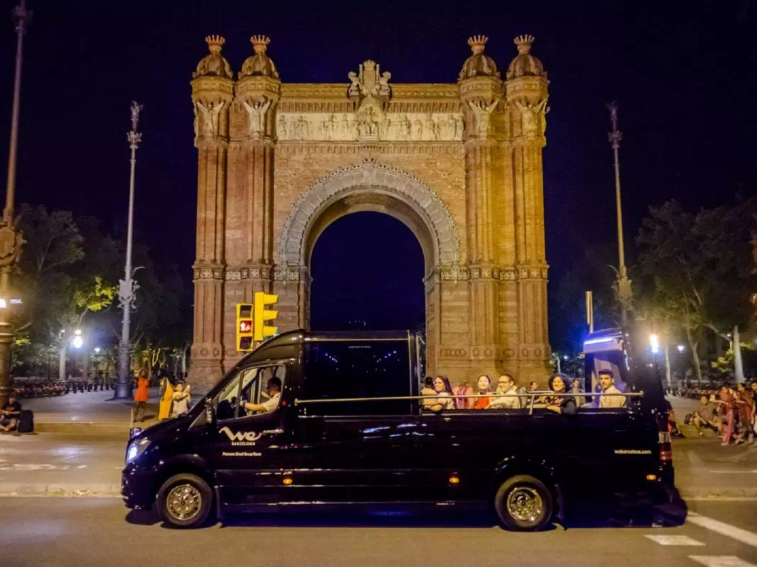 Barcelona Night Bus Small Group Tour with Montjuic Magic Fountain Show