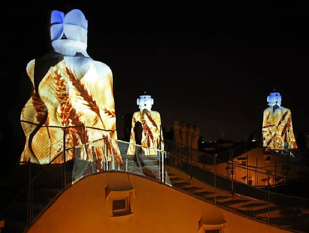 La Pedrera Night Experience in Small Groups with Visual Show and Optional Dinner