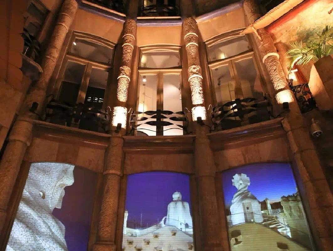 La Pedrera Night Experience in Small Groups with Visual Show and Optional Dinner