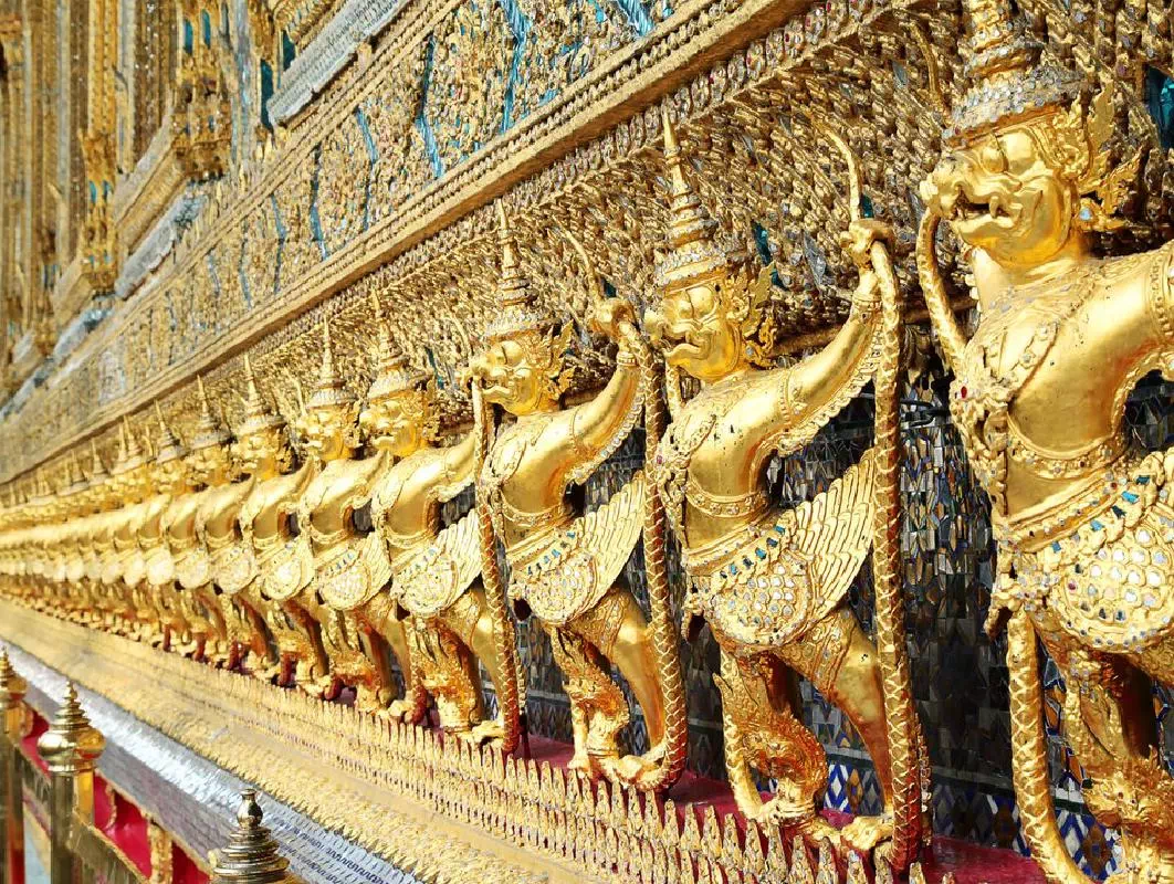 Bangkok Temples and Royal Grand Palace Half Day Private Tour