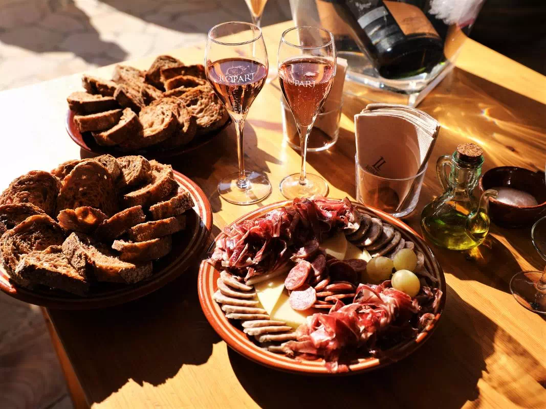 Cava and Olive Oil Tasting Half-Day Tour from Barcelona with Brunch