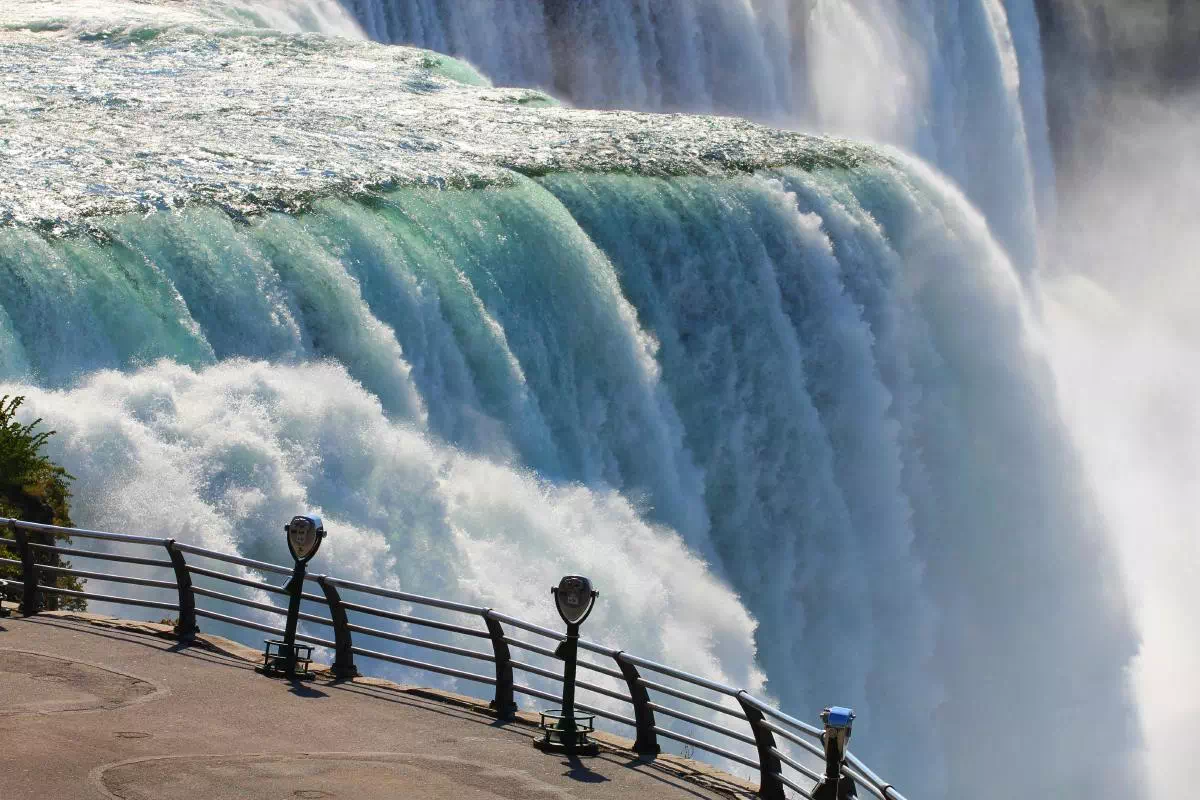 Niagara Falls Full Day Sightseeing Tour with Shopping and Casinos Free Time