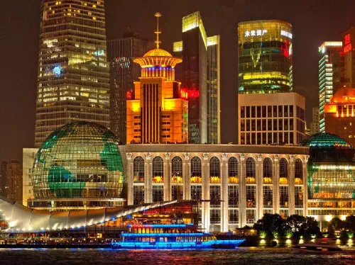 Evening Huangpu River Cruise and Bund City Light Private Tour with Hotel Pick-up