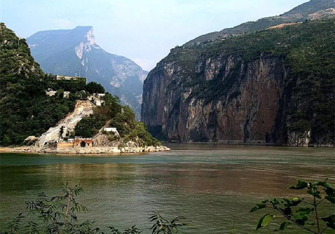 Three Gorges 5-Day Yangtze River Cruise from Yichang with Flight from Shanghai