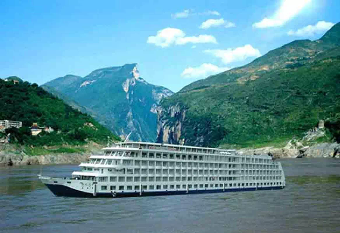 Three Gorges 5-Day Yangtze River Cruise from Yichang with Flight from Shanghai