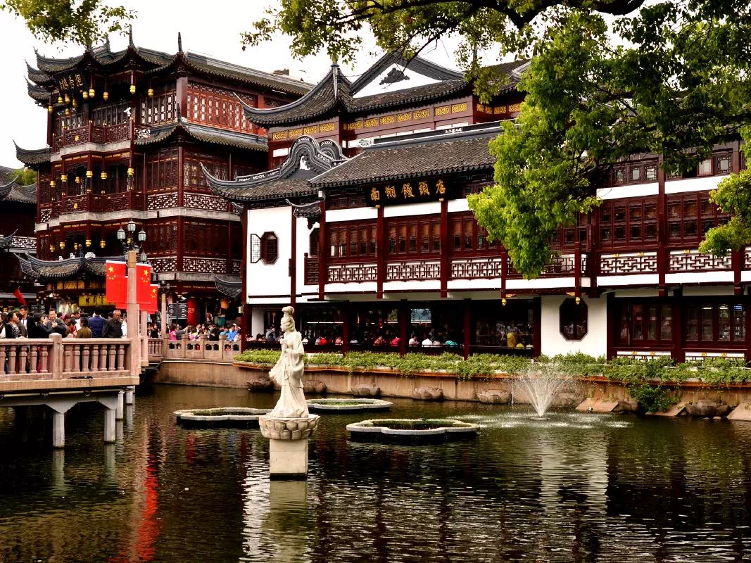 Shanghai City Highlights Private Afternoon Tour with Yuyuan Garden Visit