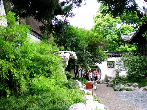 Shanghai City Highlights Private Afternoon Tour with Yuyuan Garden Visit