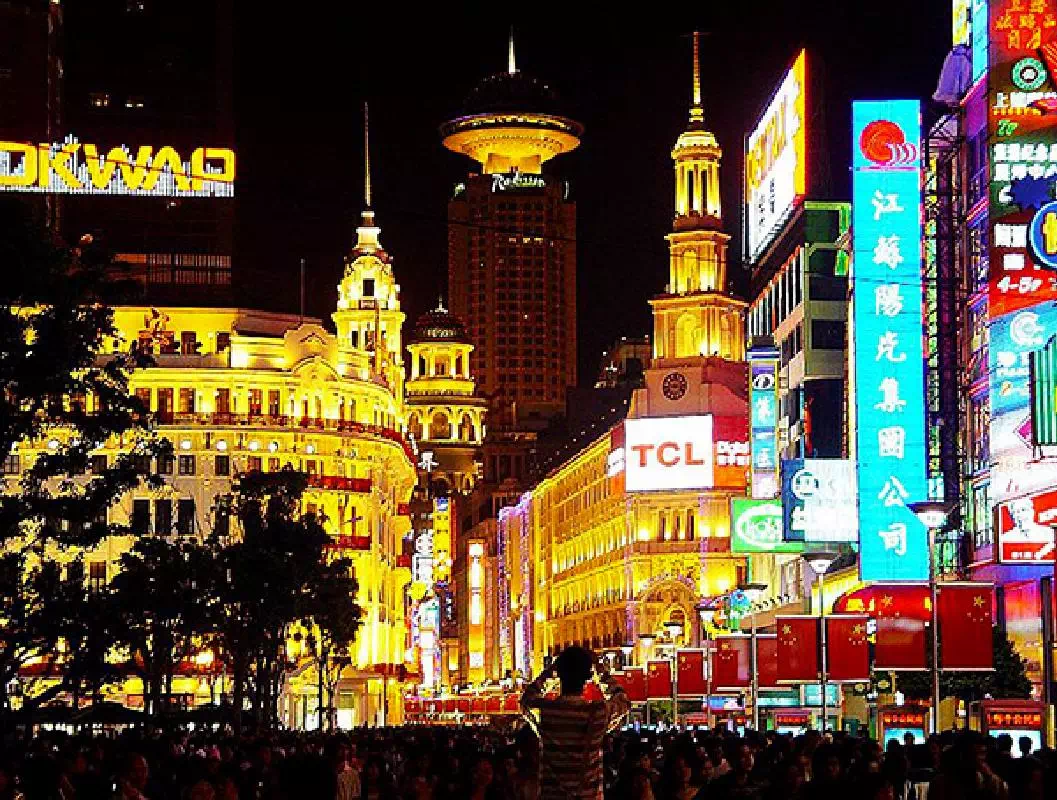 Evening Huangpu River Cruise and Bund City Lights Tour with Hotel Pick-up