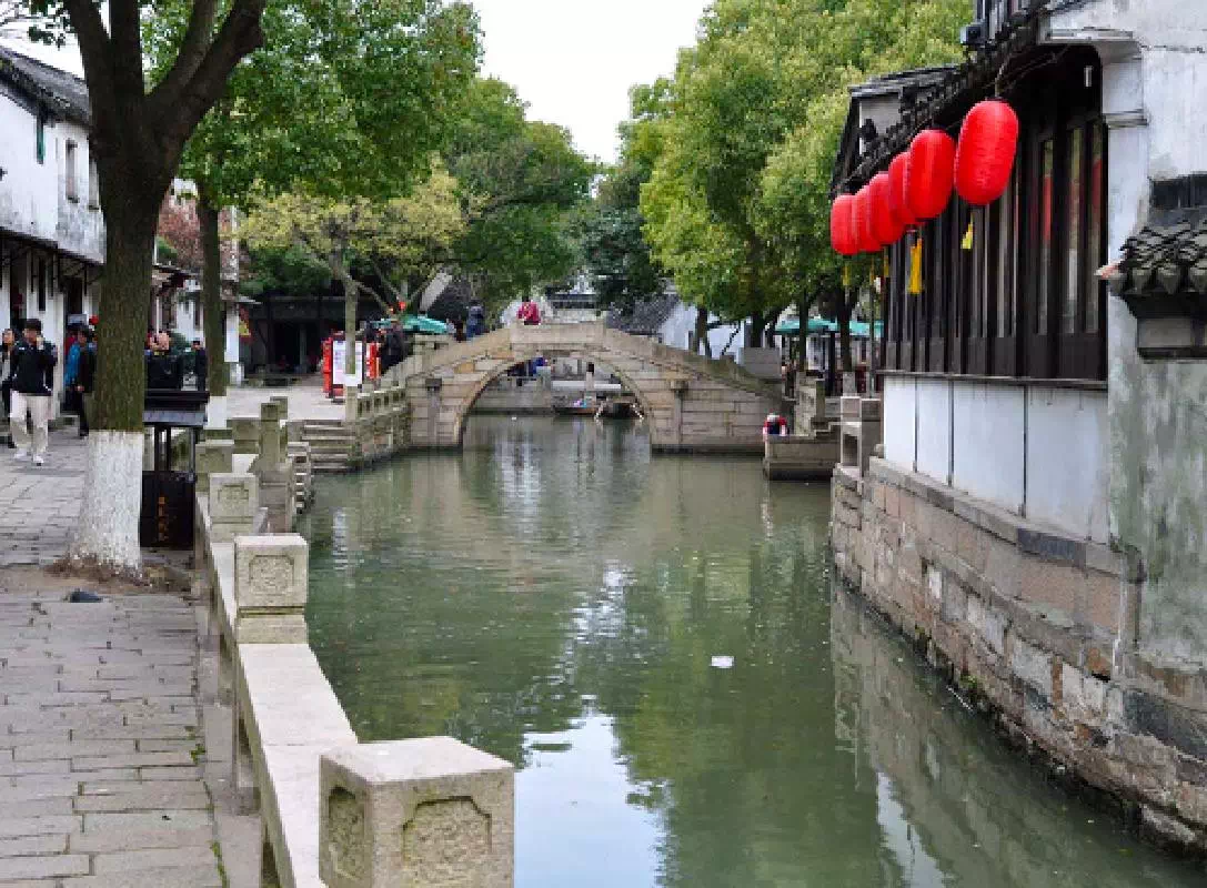 Private Tour of Shanghai's Tongli Water Village & Ancient Sexual Culture Museum