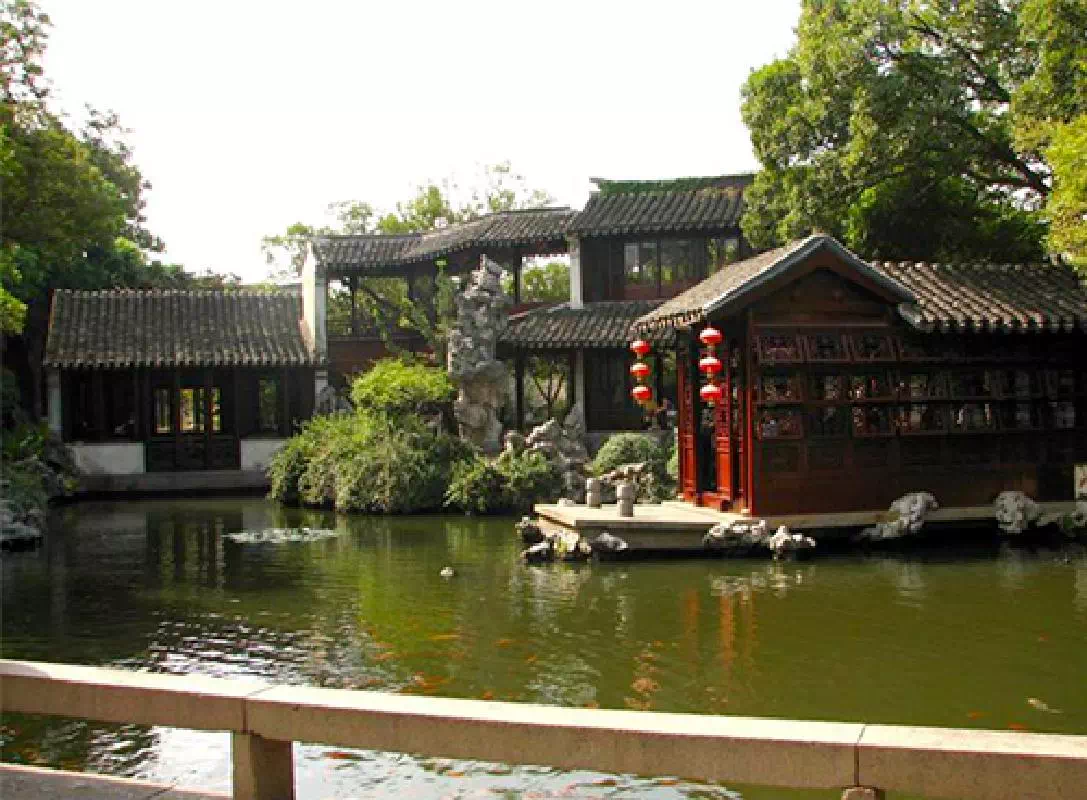 Private Tour of Shanghai's Tongli Water Village & Ancient Sexual Culture Museum