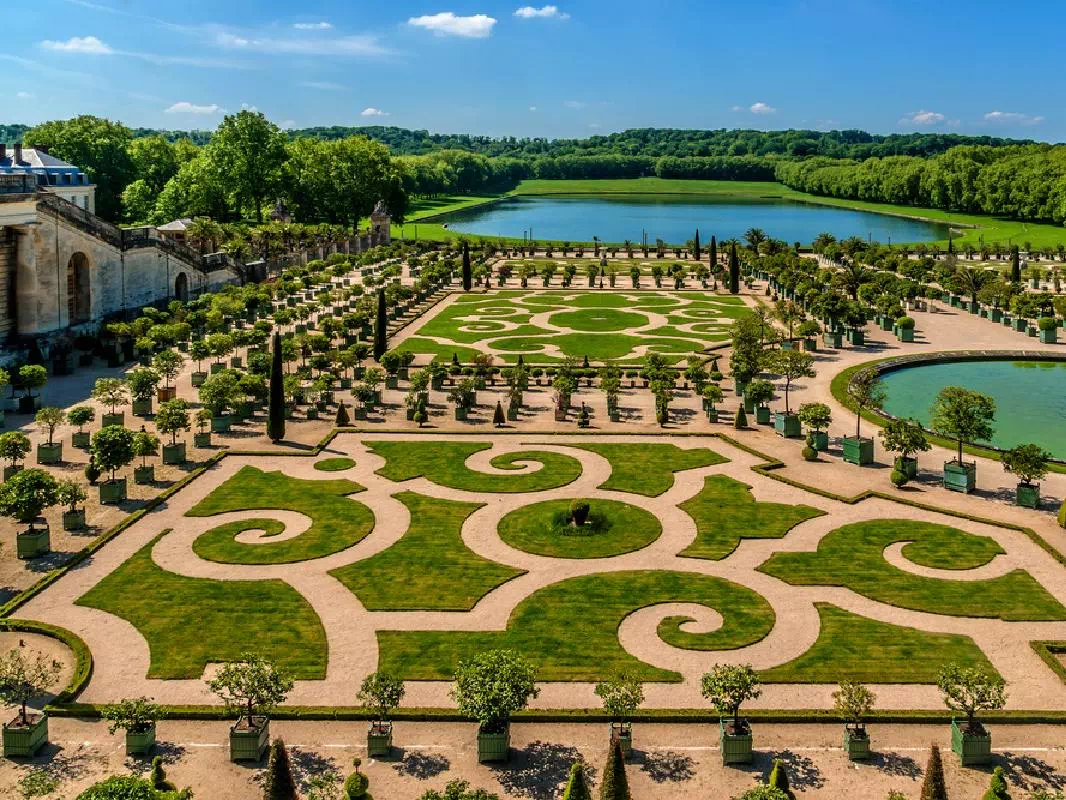 Versailles by Train from Paris with Skip the Line Palace and Gardens Tickets