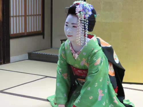 Kyoto Private Dinner at Historical Teahouse with Maiko Dance Show