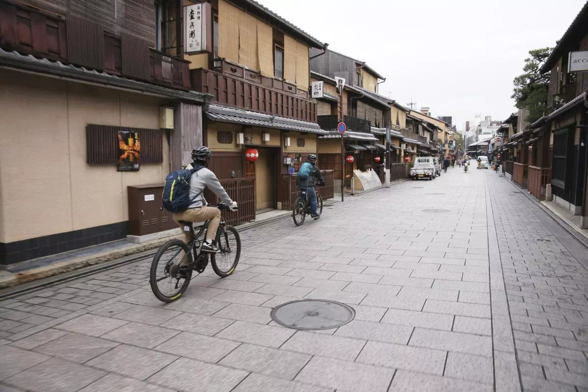 Kyoto Backstreet Biking Tour with English Guide