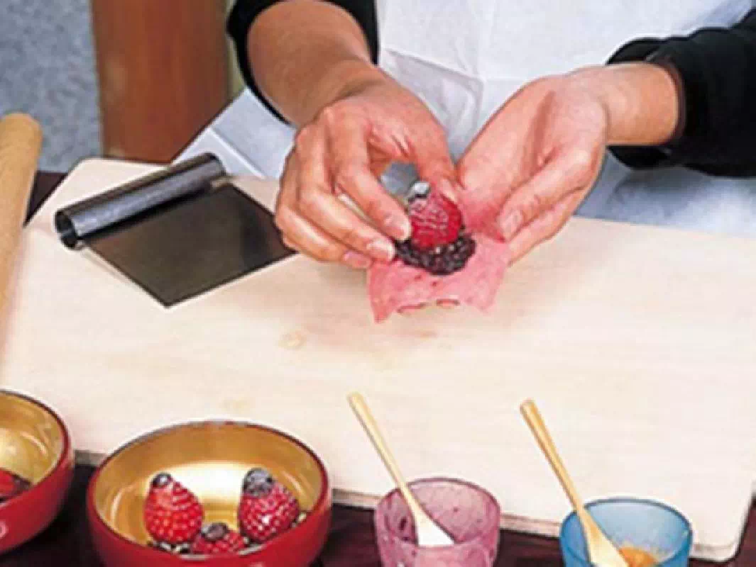 Strawberry Mochi Rice Cake "Ichigo-Chan" Course