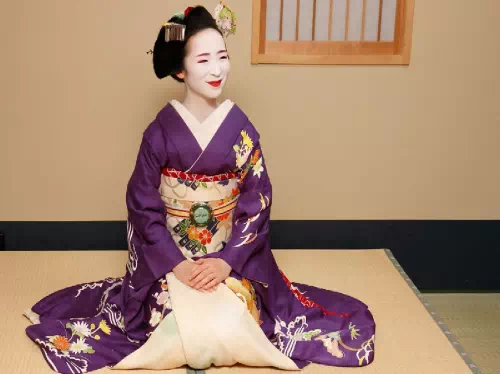 Kyoto Maiko Dance Show or Tea Ceremony with Photo Op