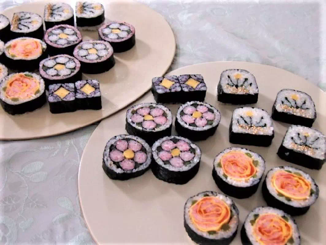 Decorative Kazarimaki Sushi Roll Lesson with English-Speaking Chef in Kyoto