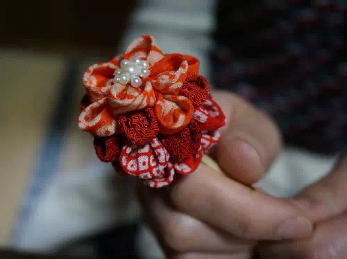 Make a Geisha Hana Kanzashi Flower Hair Ornament in Kyoto